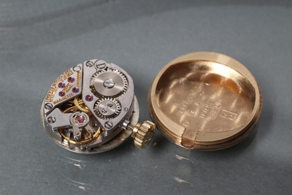 A LADY'S 9CT GOLD LONGINES WRISTWATCH Image