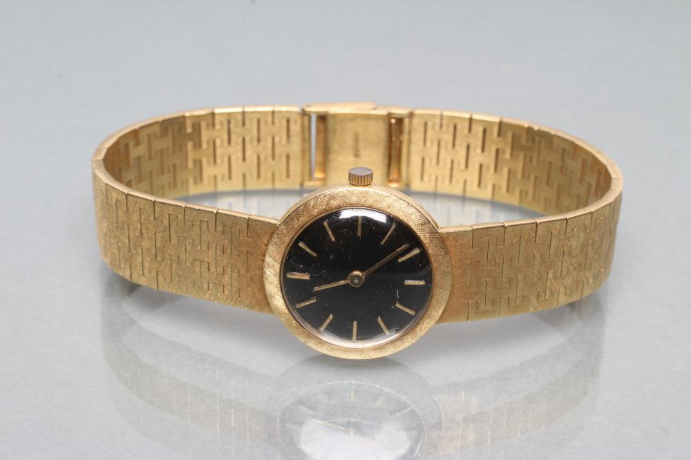 A LADY'S 18CT GOLD CHOPARD WRISTWATCH Image