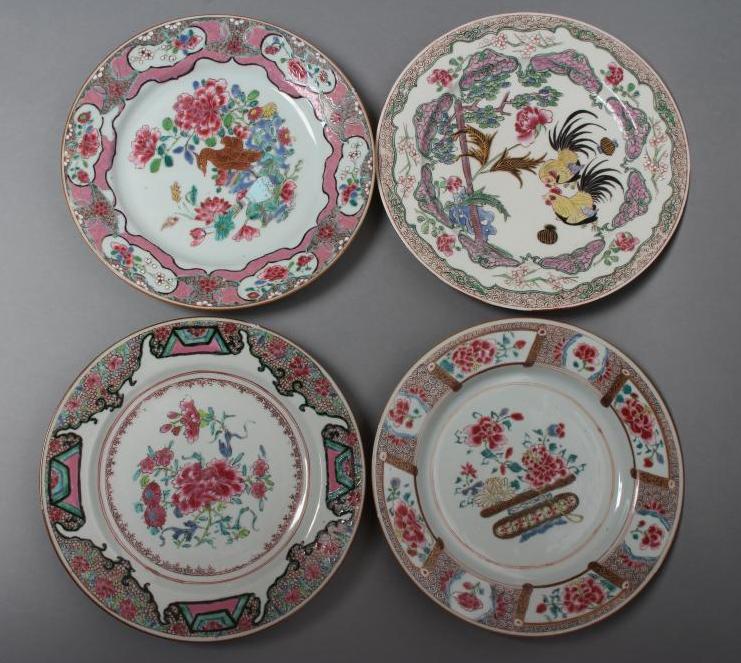 A CHINESE PORCELAIN FAMILLE ROSE PLATE centrally painted with a pair of yellow and black cockerels Image