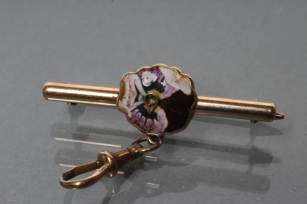A LATE VICTORIAN LADY'S TOP WIND FOB WATCH Image
