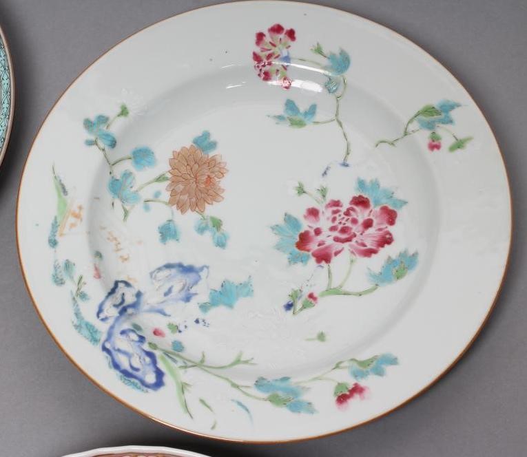 A PAIR OF CHINESE PORCELAIN SAUCER DISHES with fluted rims Image