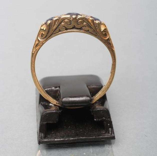 A VICTORIAN STYLE SAPPHIRE AND DIAMOND RING Image