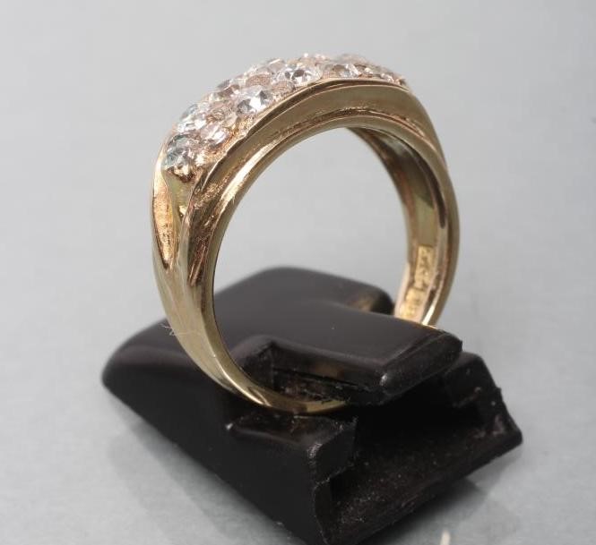 A DIAMOND DRESS RING Image