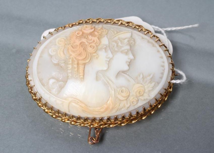 A VICTORIAN SHELL CAMEO BROOCH Image