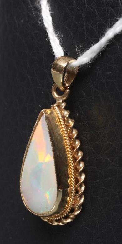 AN OPAL PENDANT Image