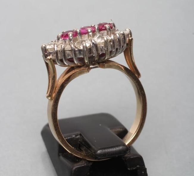 A RUBY AND DIAMOND CLUSTER RING Image
