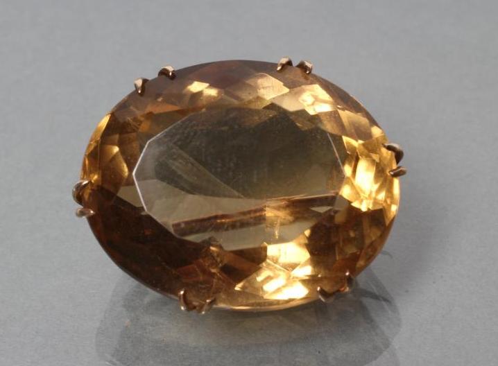 A LATE VICTORIAN CITRINE BROOCH Image