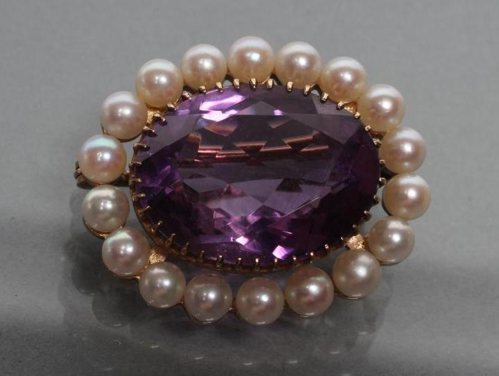 AN AMETHYST AND PEARL BROOCH Image