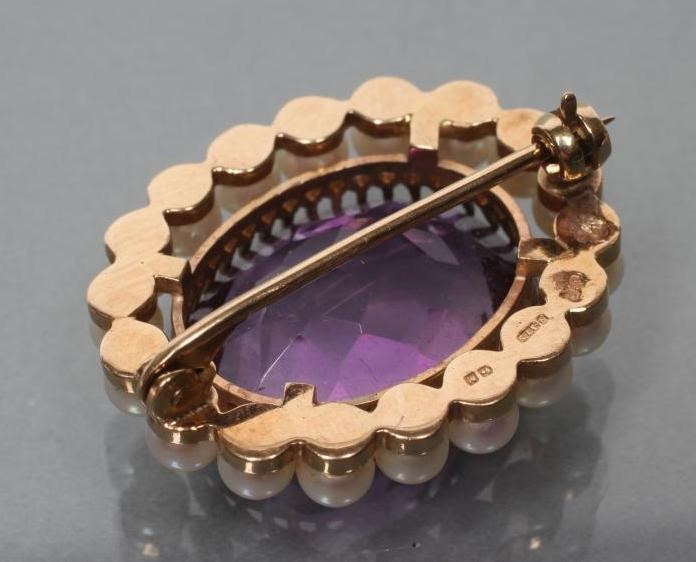 AN AMETHYST AND PEARL BROOCH Image