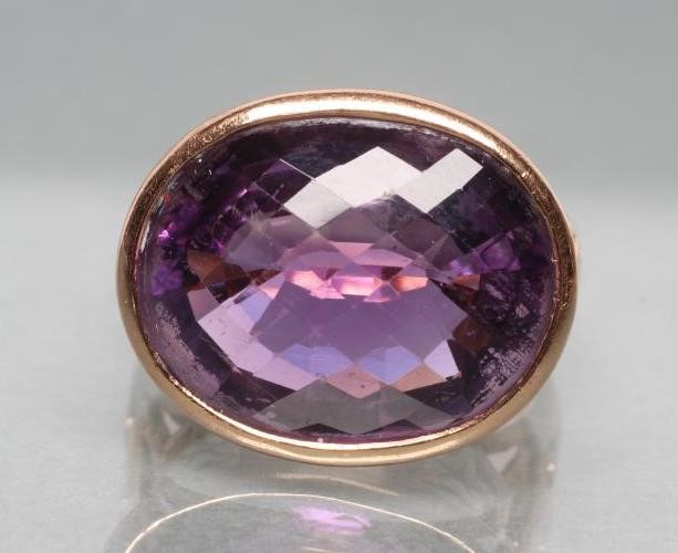 AN AMETHYST RING Image