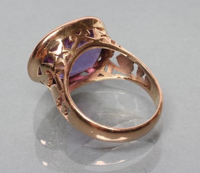 AN AMETHYST RING Image