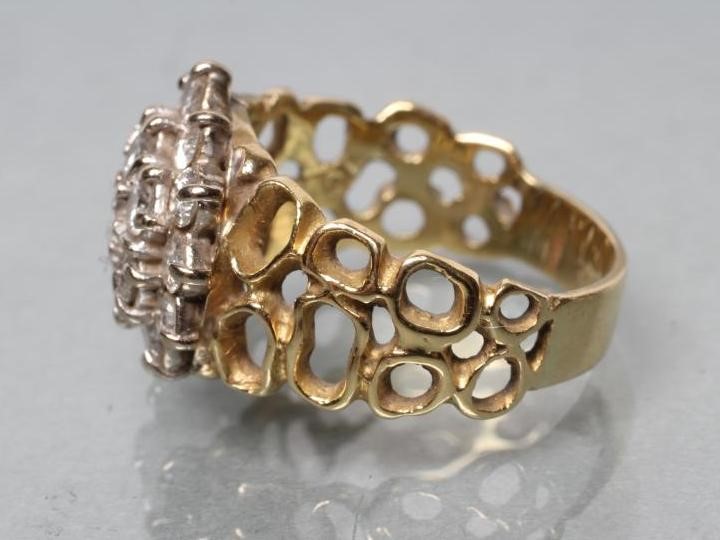 A DIAMOND CLUSTER RING Image