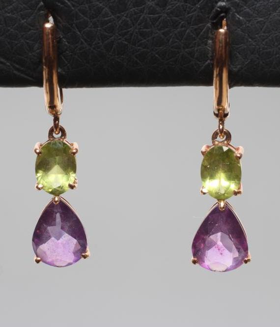 A PAIR OF DROP EARRINGS Image