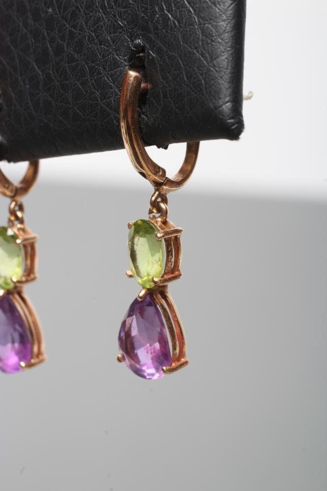 A PAIR OF DROP EARRINGS Image
