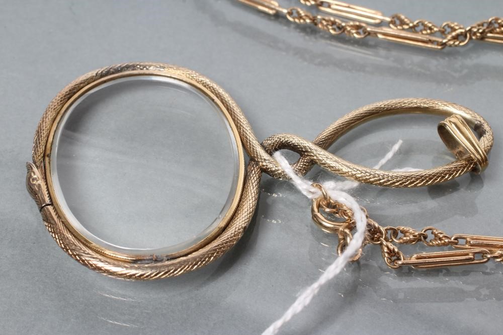 A 9CT GOLD GUARD CHAIN Image