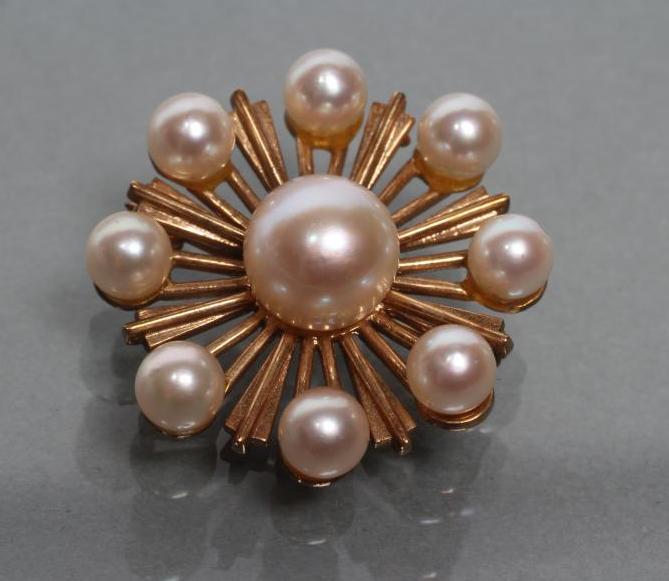 A 9CT GOLD STAR BROOCH Image