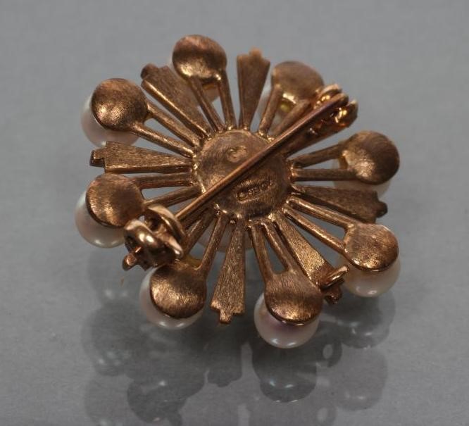 A 9CT GOLD STAR BROOCH Image