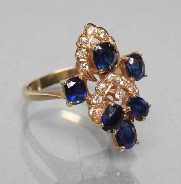 A SAPPHIRE AND DIAMOND DRESS RING Image