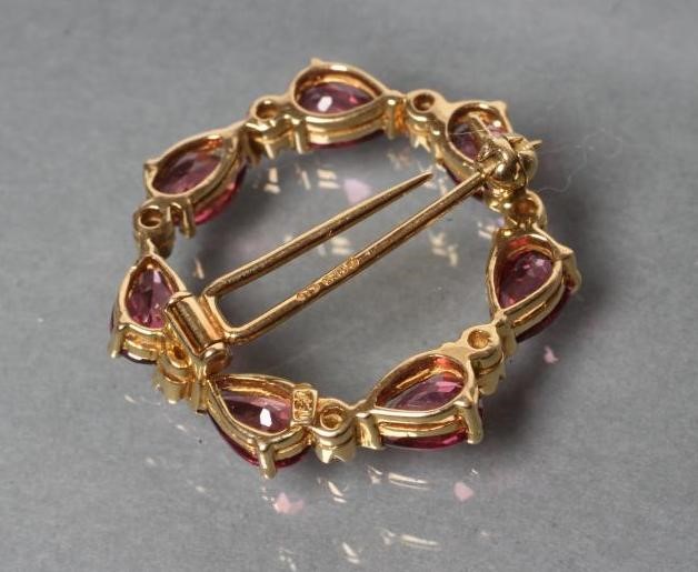 AN 18CT GOLD WREATH BROOCH/PIN Image