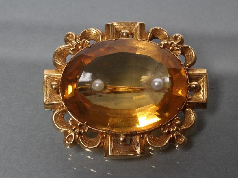 A VICTORIAN CITRINE BROOCH Image