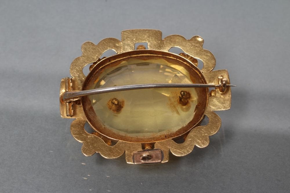 A VICTORIAN CITRINE BROOCH Image