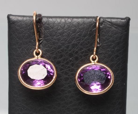 A PAIR OF AMETHYST DROP EARRINGS Image