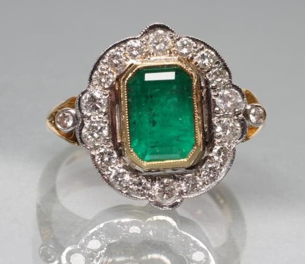 AN EMERALD AND DIAMOND ART DECO STYLE DRESS RING Image