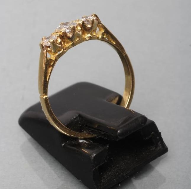 A THREE STONE DIAMOND RING Image