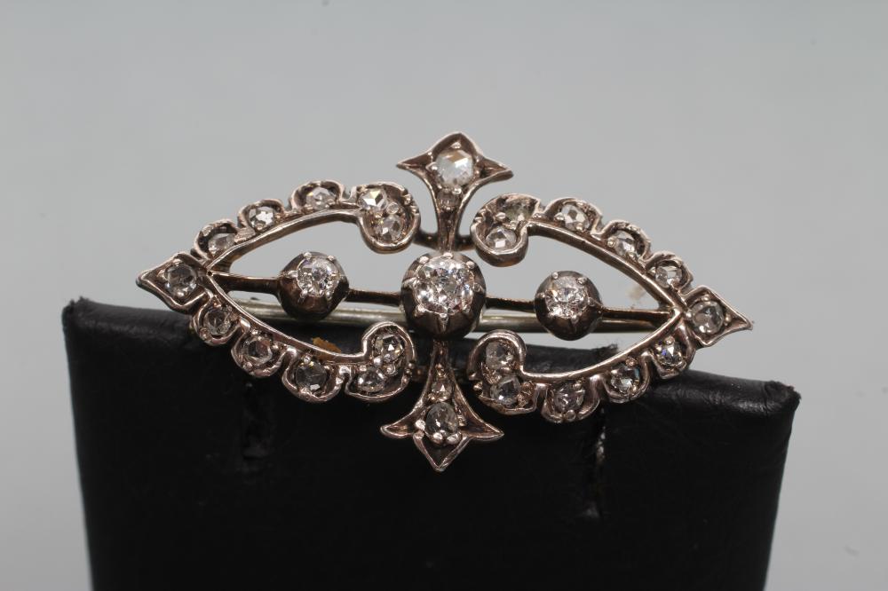 A VICTORIAN DIAMOND BROOCH Image