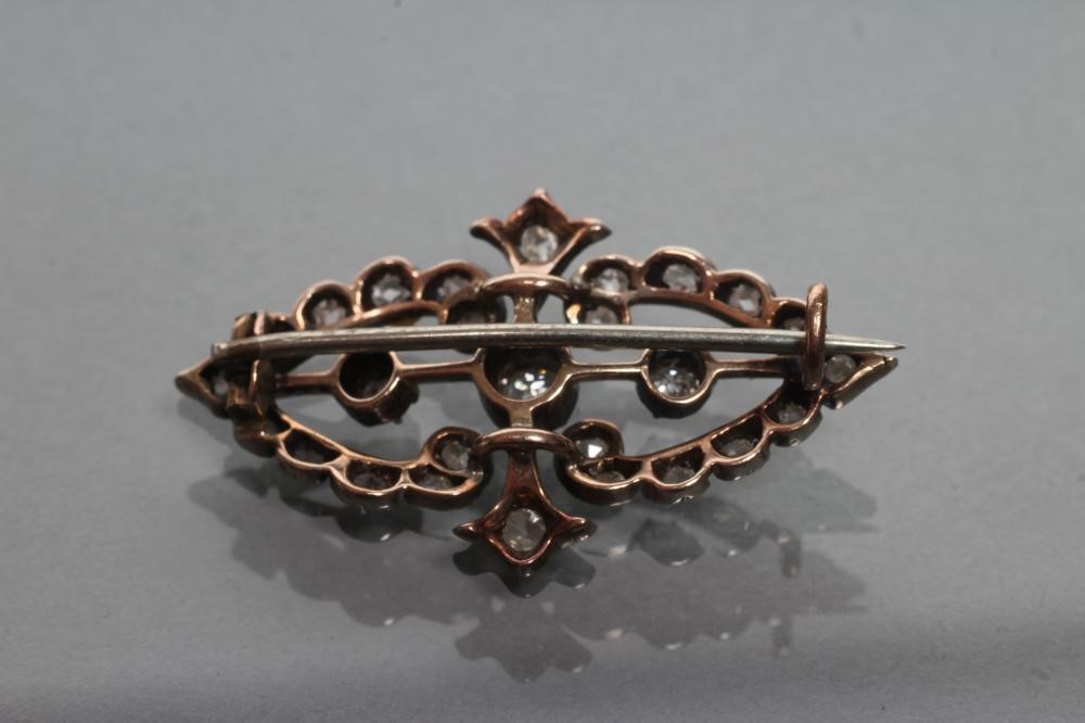 A VICTORIAN DIAMOND BROOCH Image