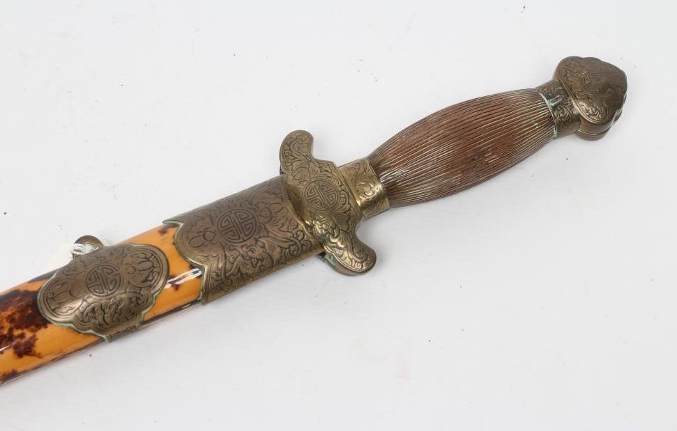 A PAIR OF CHINESE BUTTERFLY SWORDS Image