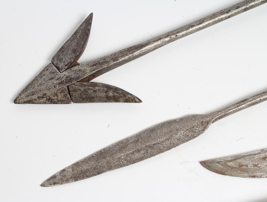 A MALAYSIAN GOLOK SWORD with 22" curved blade Image