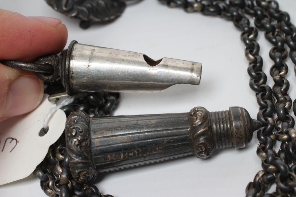 A BRITISH ARMY OFFICER'S CROSS BELT FITTINGS Image