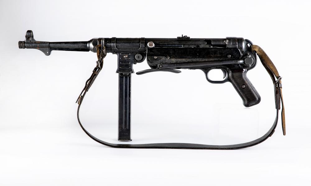 A DEACTIVATED MP40 9X19MM SUBMACHINE GUN with shrouded front sight Image