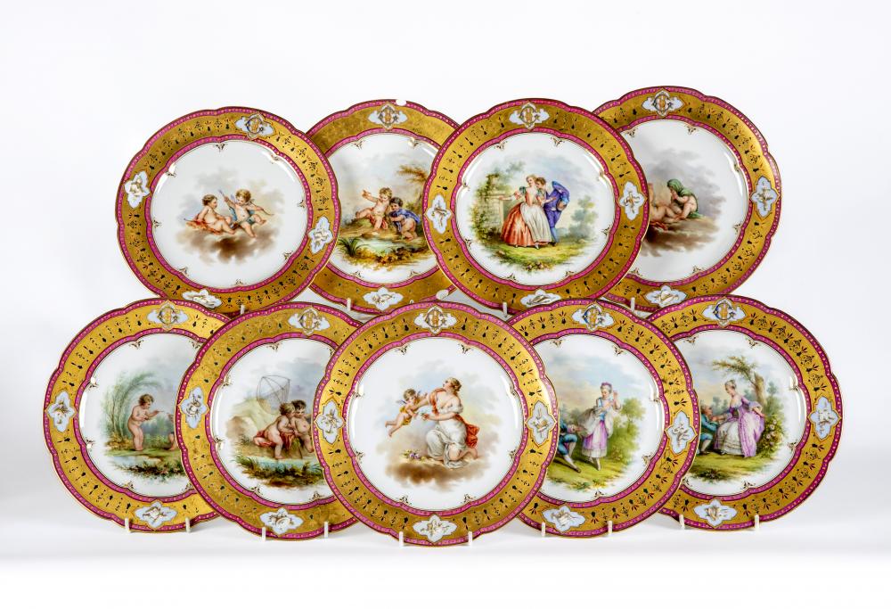 A SET OF NINE FRENCH PORCELAIN CABINET PLATES Image