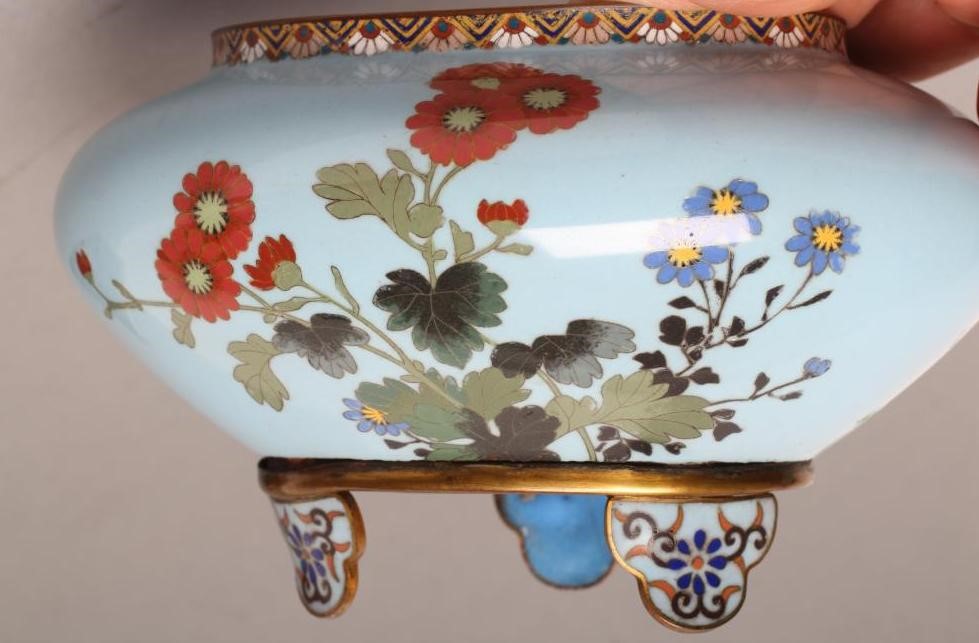 A JAPANESE CLOISONNE ENAMEL SMALL BOWL Image