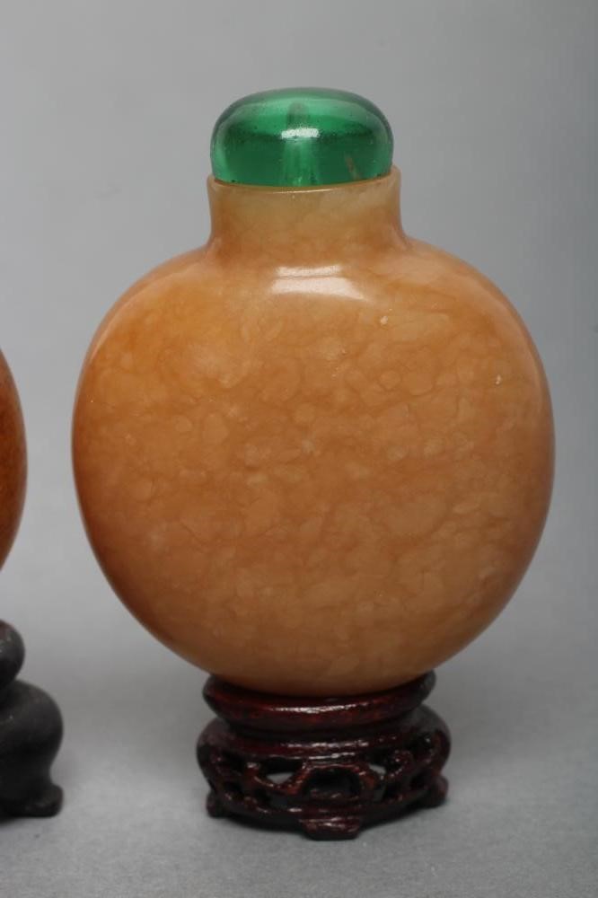 TWO SIMILAR CHINESE SNUFF BOTTLES Image