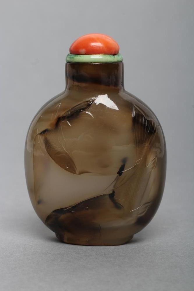 A CHINESE GREY AGATE SNUFF BOTTLE with brown and black shading carved in relief with a hen sitting Image