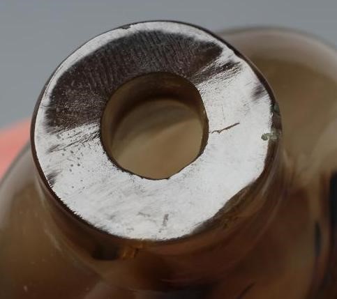 A CHINESE GREY AGATE SNUFF BOTTLE with brown and black shading carved in relief with a hen sitting Image