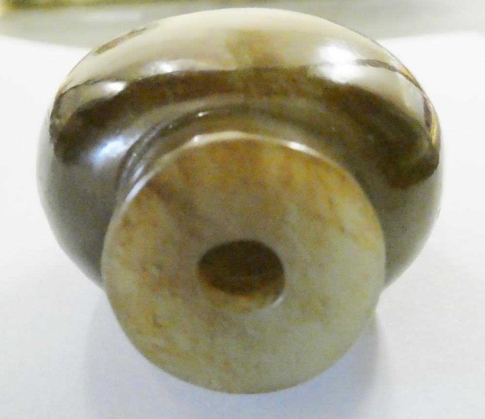 A CHINESE POLISHED OLIVE GREEN JADEITE SNUFF BOTTLE with amber/brown mottling Image