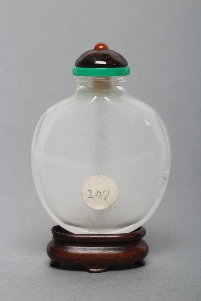 A CHINESE WHITE CRYSTAL SNUFF BOTTLE Image