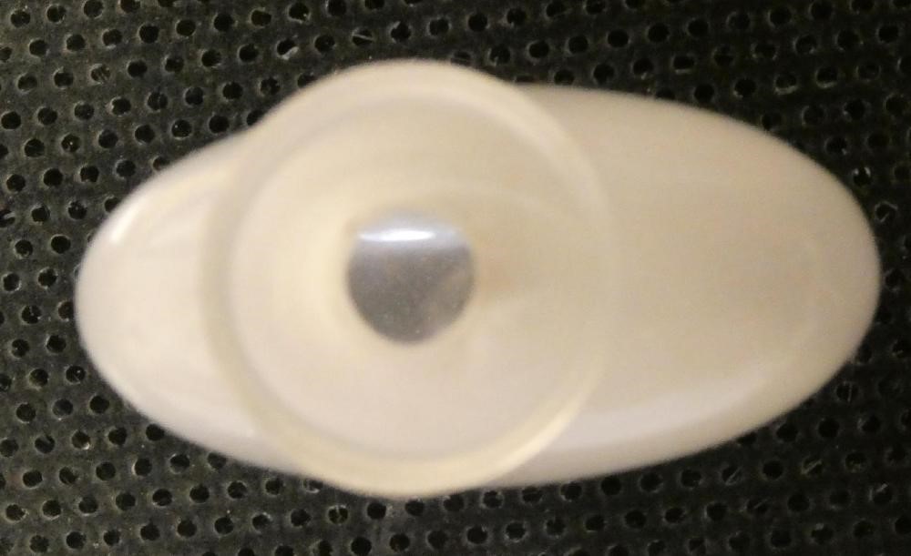 A CHINESE WHITE CRYSTAL SNUFF BOTTLE Image