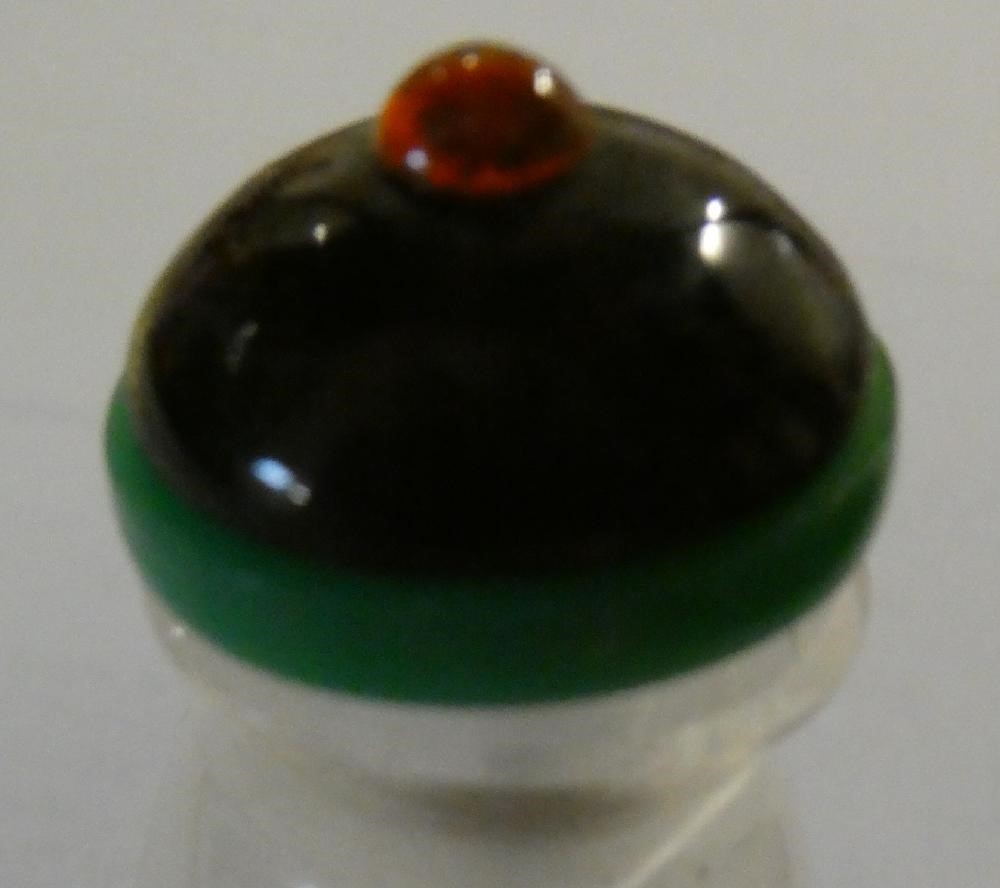 A CHINESE WHITE CRYSTAL SNUFF BOTTLE Image