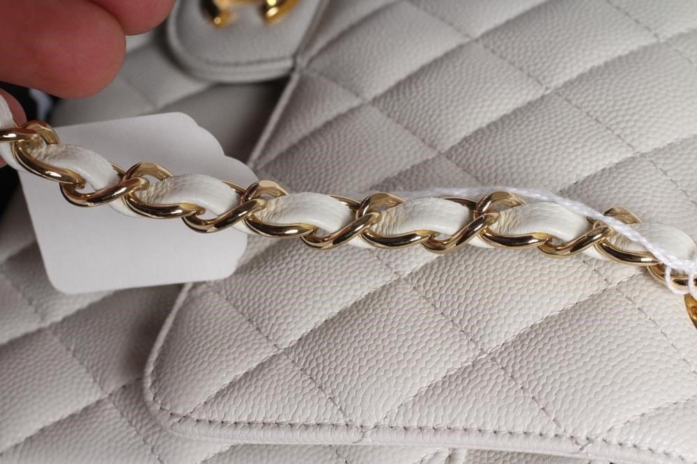 A CHANEL WHITE "CAVIAR" LEATHER QUILTED CLASSIC HANDBAG Image