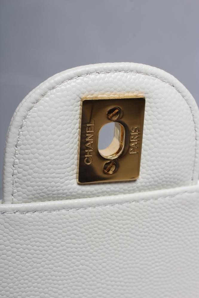 A CHANEL WHITE "CAVIAR" LEATHER QUILTED CLASSIC HANDBAG Image