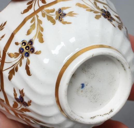 A COLLECTION OF ENGLISH PORCELAIN Image