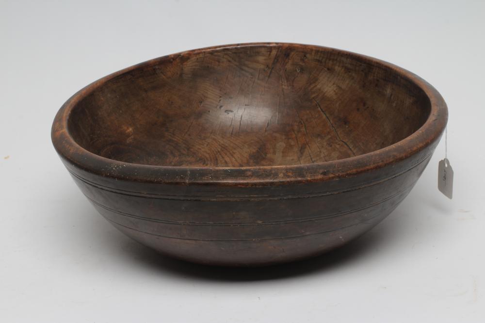 A LARGE SYCAMORE DAIRY BOWL Image