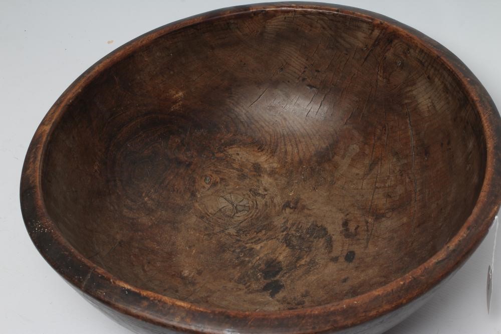 A LARGE SYCAMORE DAIRY BOWL Image