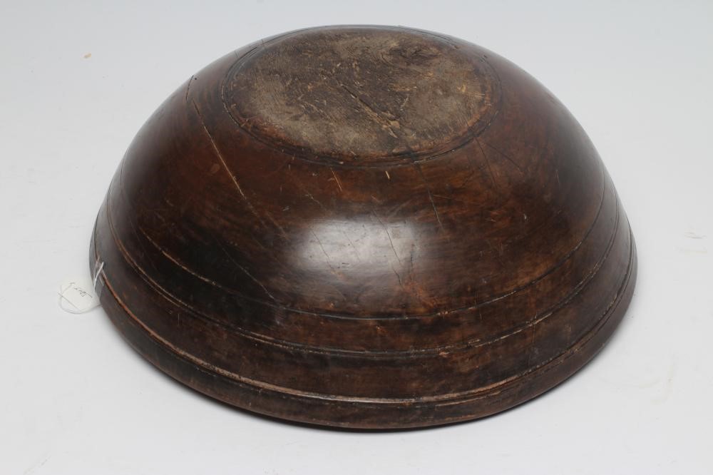 A LARGE SYCAMORE DAIRY BOWL Image