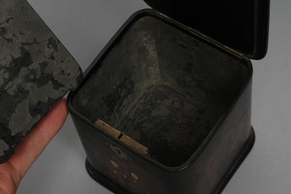 A CHINESE BLACK LACQUERED TEA CADDY Image
